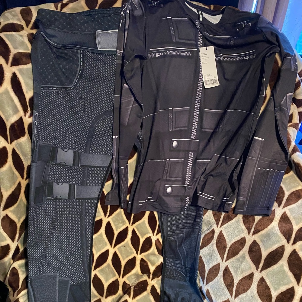 Black Widow set for workout/running